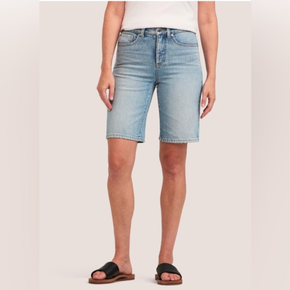 Women’s baggy Bermuda jean shorts